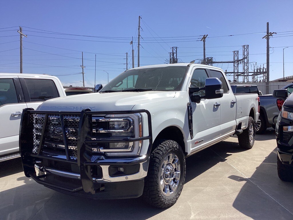 2023 Ford F-350 photo 3