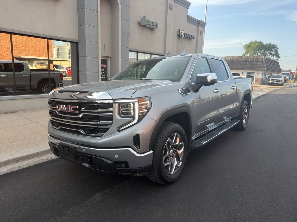 2025 GMC Sierra 4WD Crew Cab Short Box SLT's photo