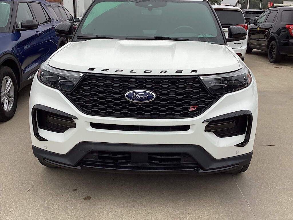 2022 Ford Explorer ST photo 2