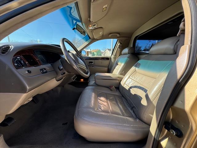 1999 Lincoln Town Car Executive photo 4