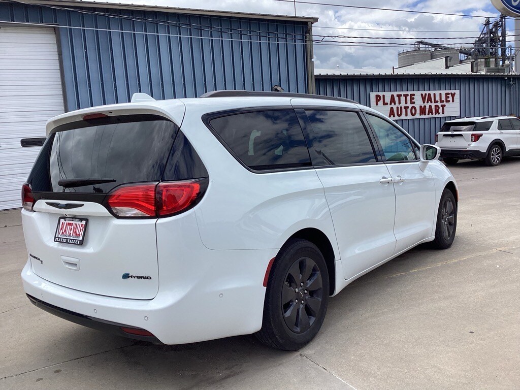 2020 Chrysler Pacifica Hybrid Limited photo 3