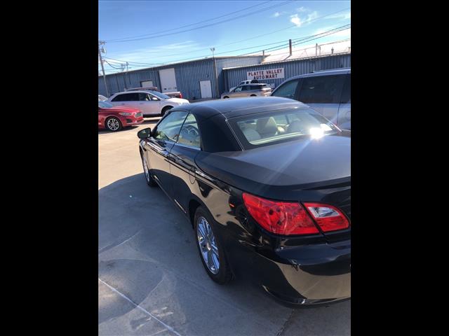 2009 Chrysler Sebring Limited photo 2