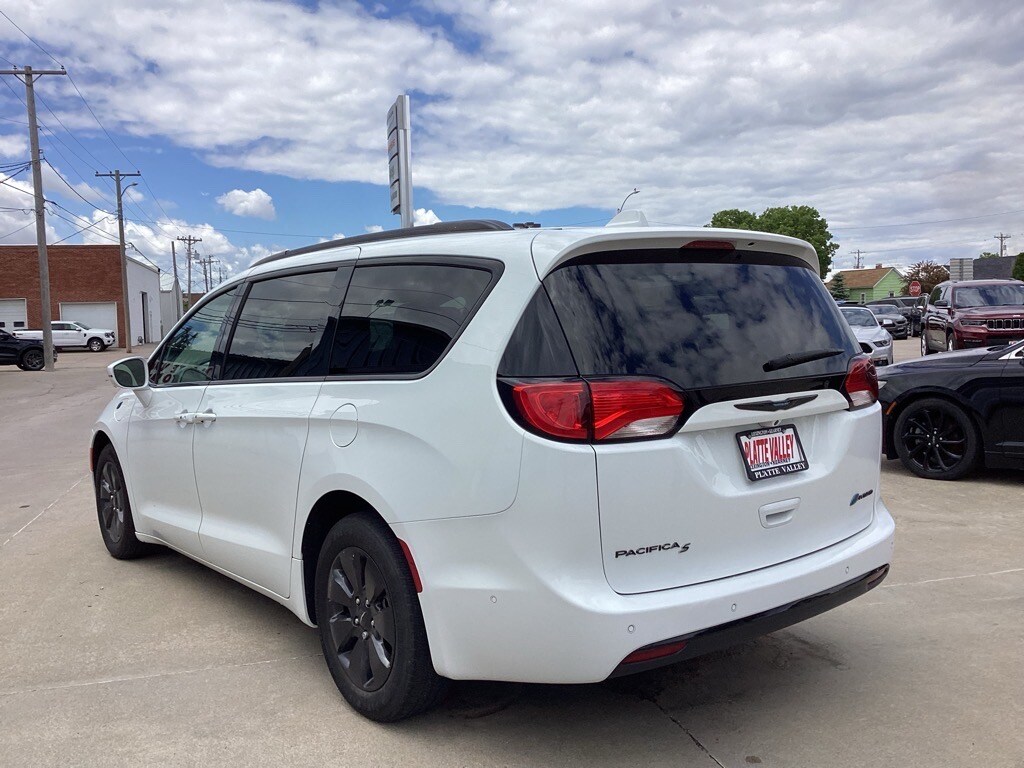 2020 Chrysler Pacifica Hybrid Limited photo 4