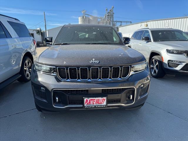 2024 Jeep Grand Cherokee Overland photo 2