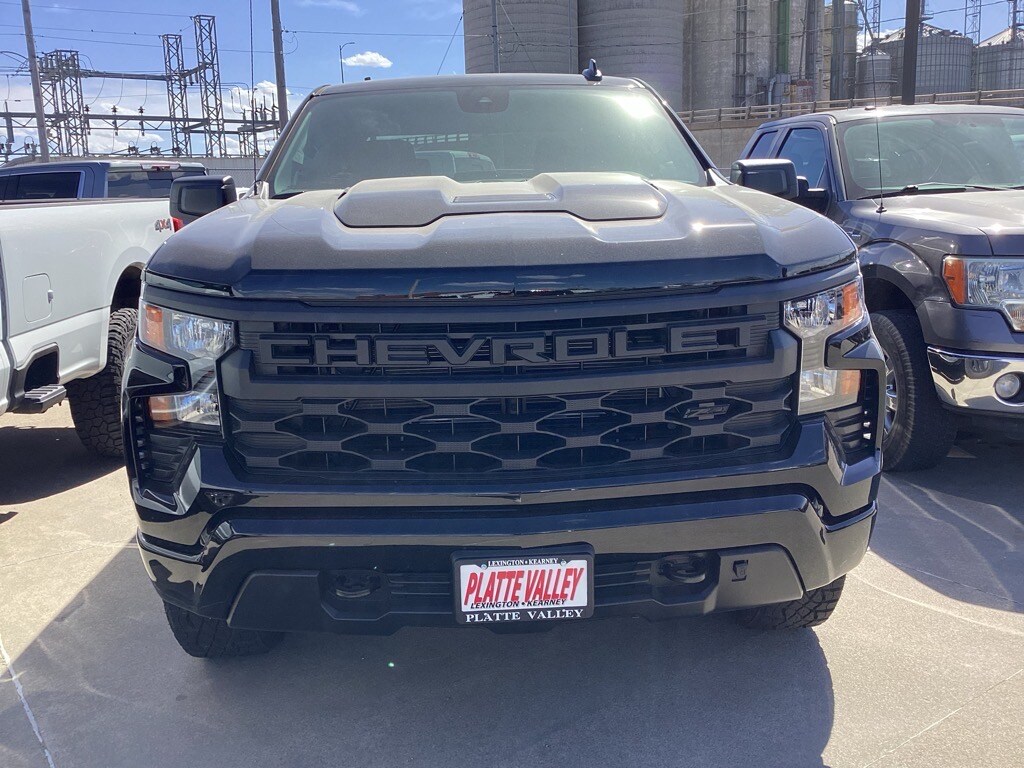 2025 Chevrolet Silverado 1500 Custom Trail Boss photo 2