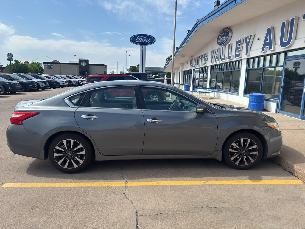 Used 2016 Nissan Altima Sedan
