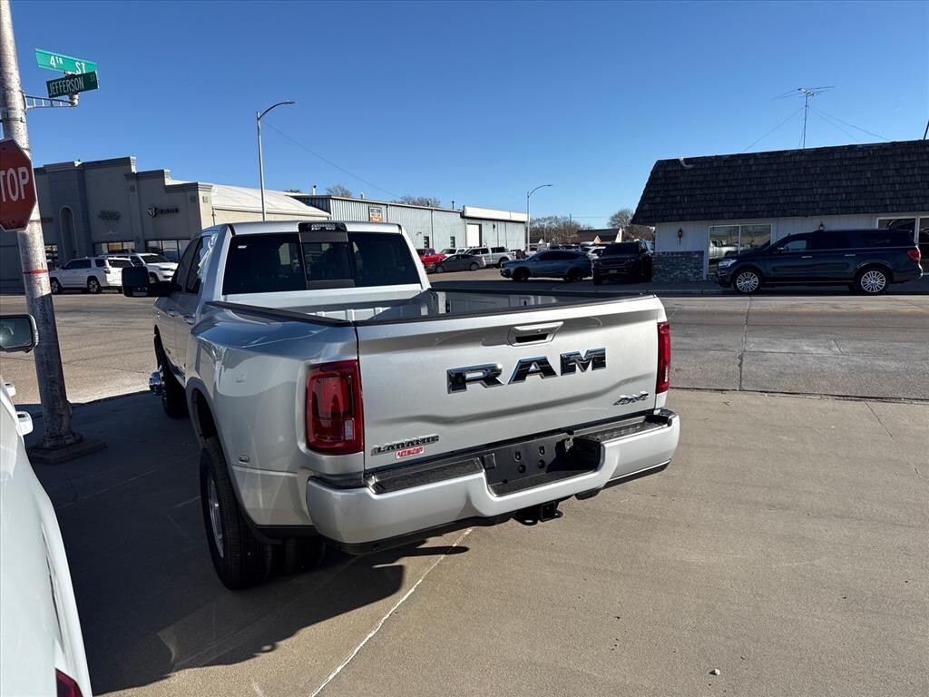 New 2026 Ram 3500 Laramie Crew CAB 4X4 8 BOX Pickup