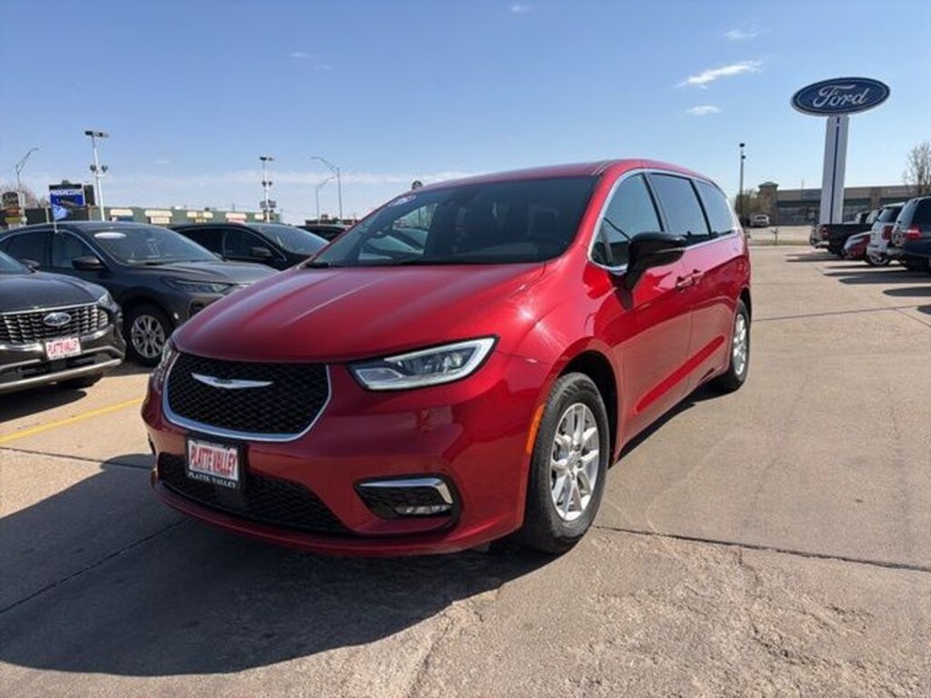 Used 2025 Chrysler Pacifica Select Van Passenger Van