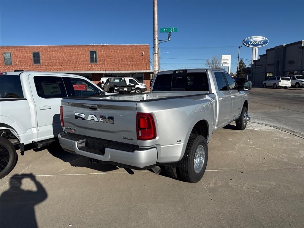 New 2026 Ram 3500 Laramie Crew CAB 4X4 8 BOX Pickup