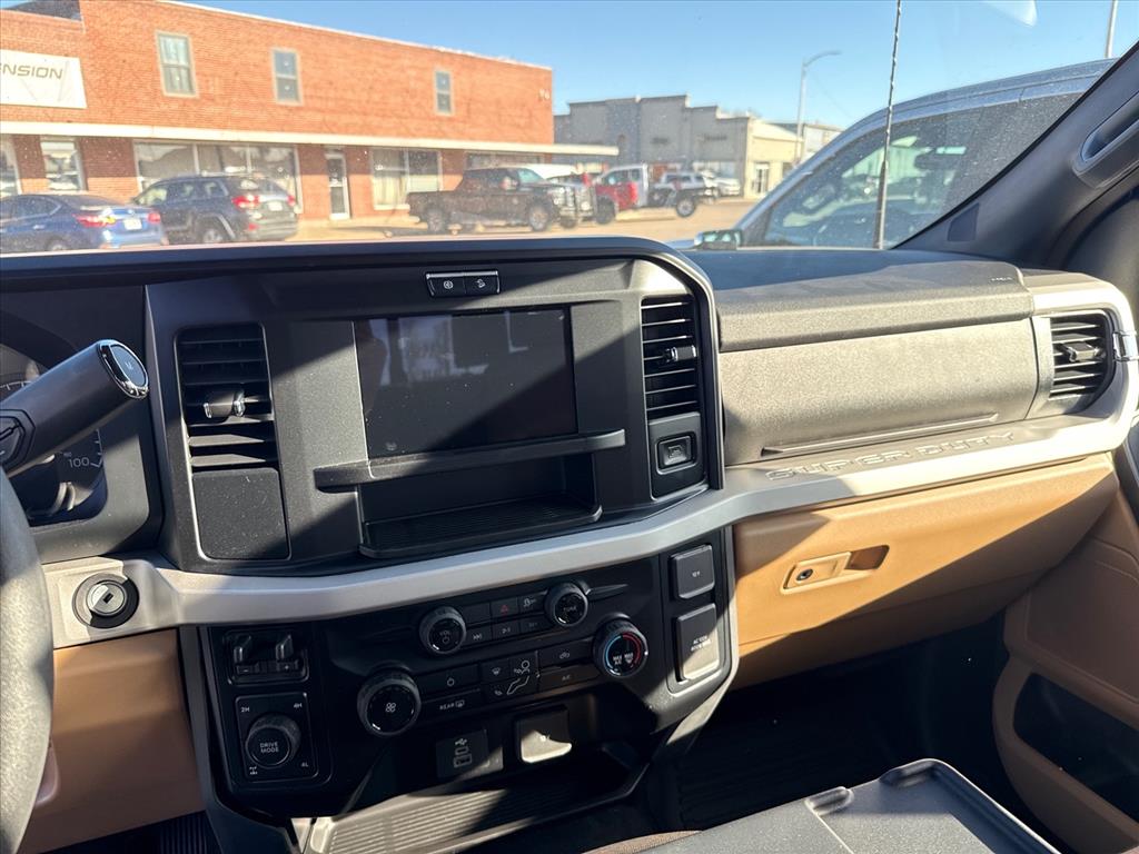 2026 Ford F-350 Super Duty XLT - Photo 6