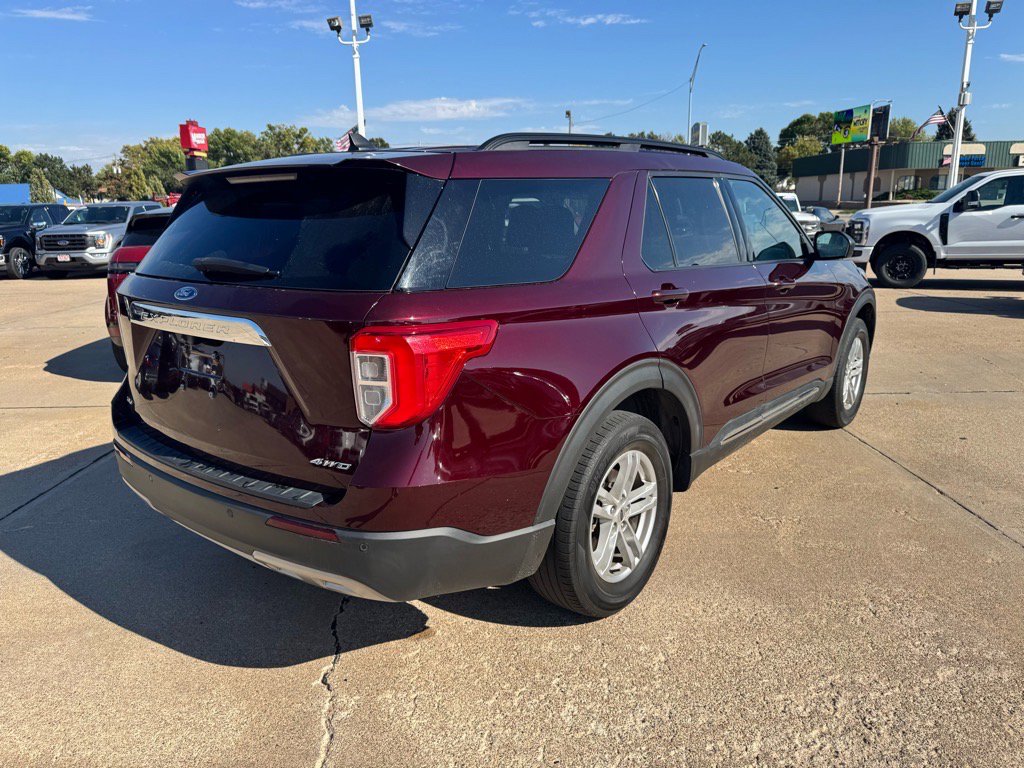 2022 Ford Explorer XLT photo 2