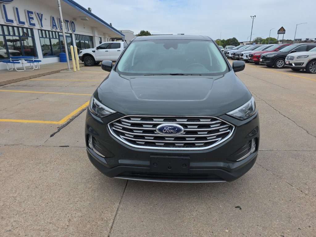 2022 Ford Edge SEL photo 2