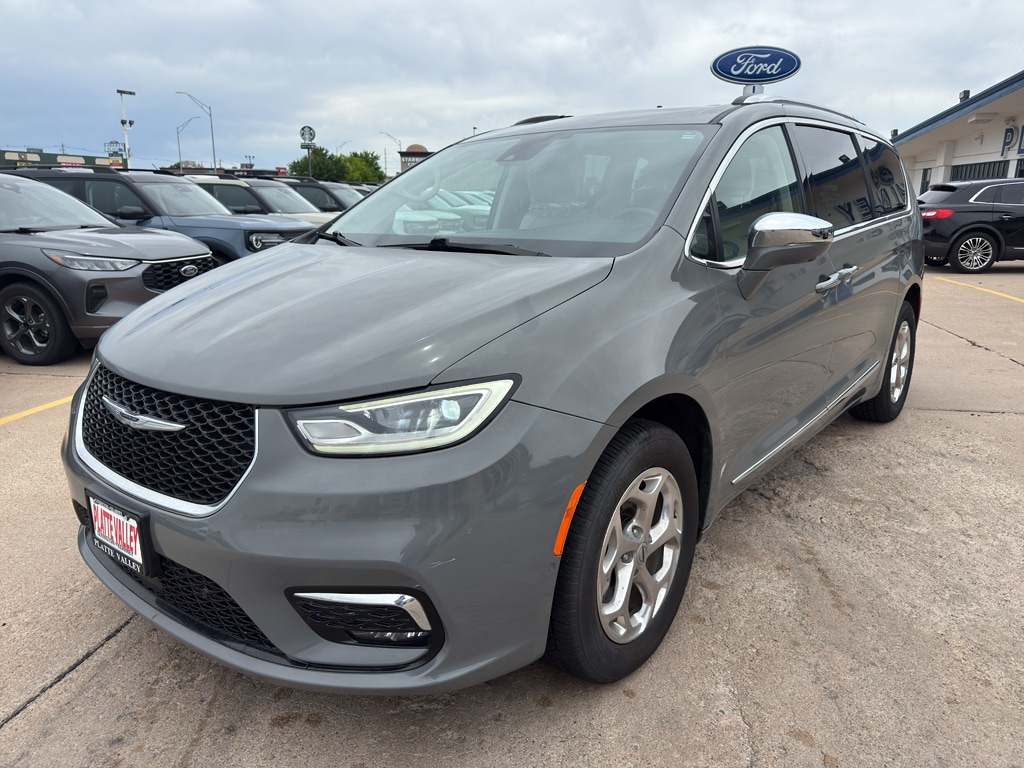 2021 Chrysler Pacifica Limited's photo