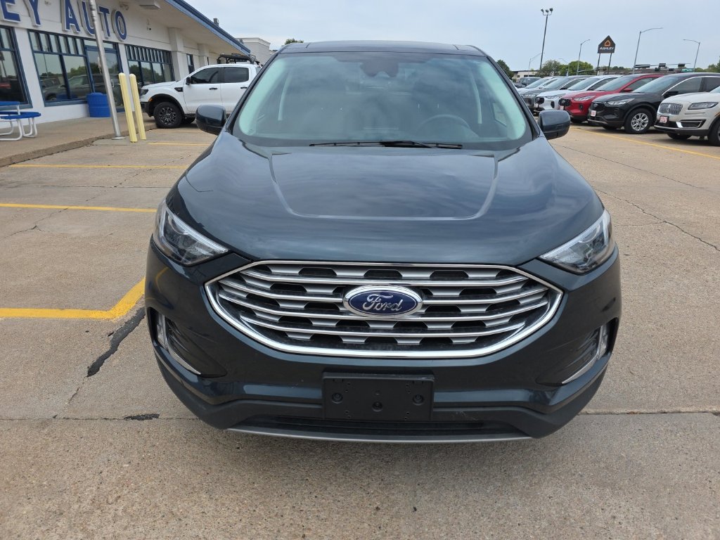 2022 Ford Edge SEL photo 2