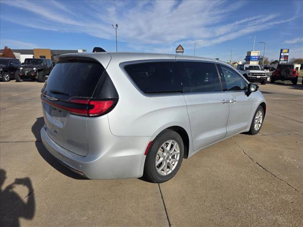 Used 2024 Chrysler Pacifica Touring L Touring L FWD
