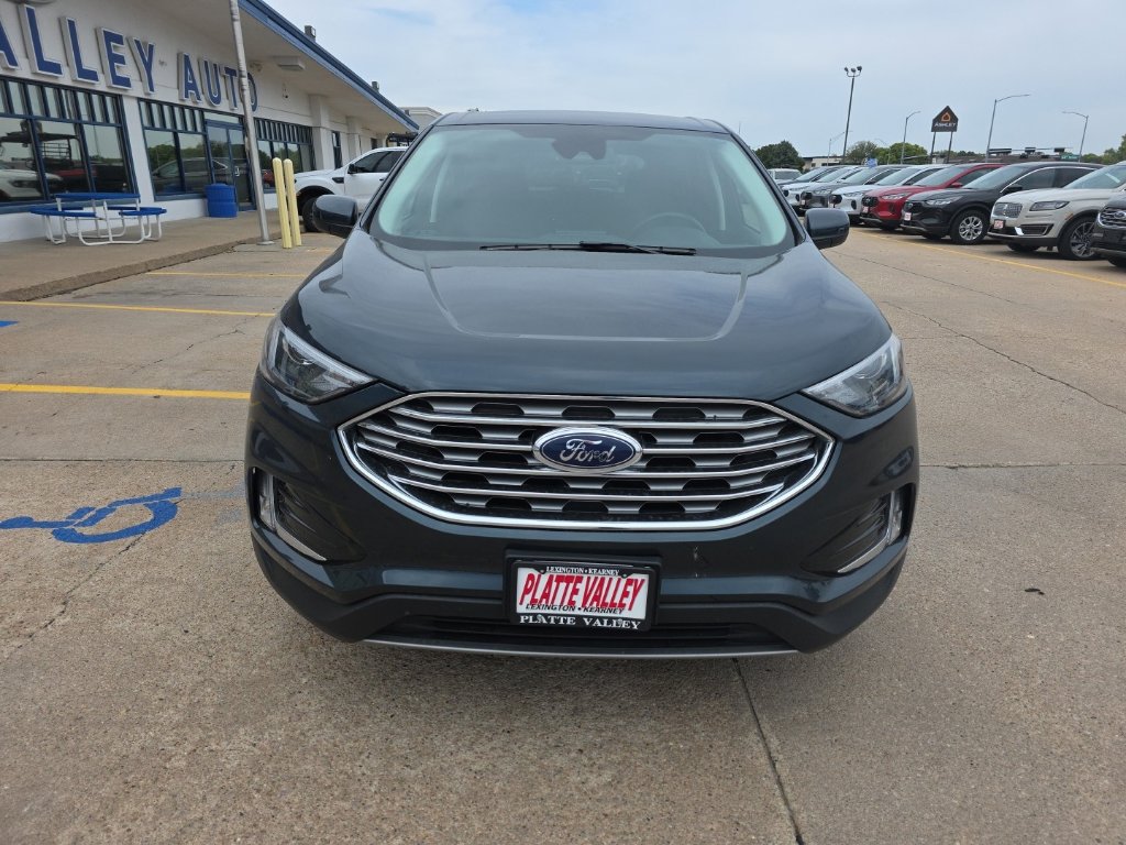 2022 Ford Edge SEL photo 2