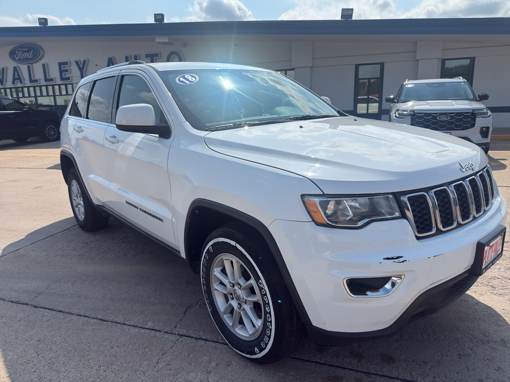 Used 2018 Jeep Grand Cherokee Laredo E with VIN 1C4RJFAG7JC313033 for sale in Kearney, NE