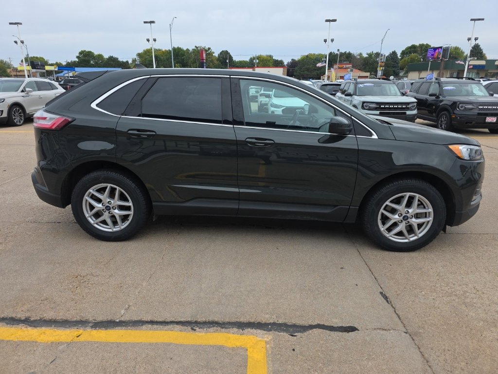 2022 Ford Edge SEL photo 4