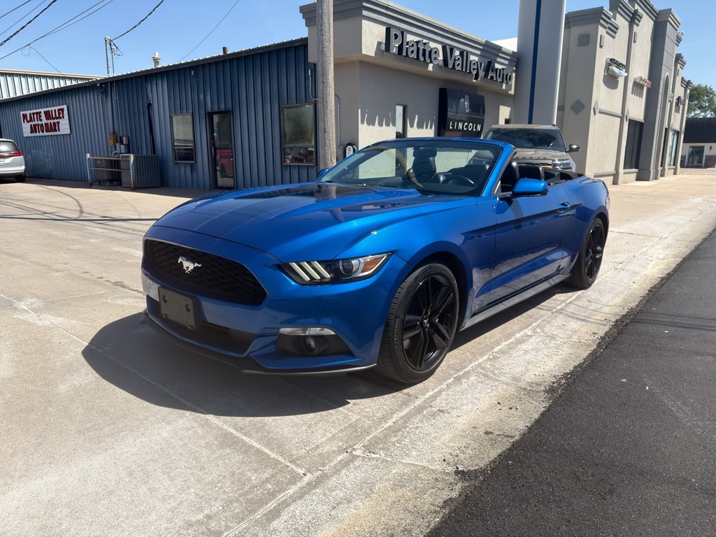 2017 Ford Mustang EcoBoost Convertible Premium's photo