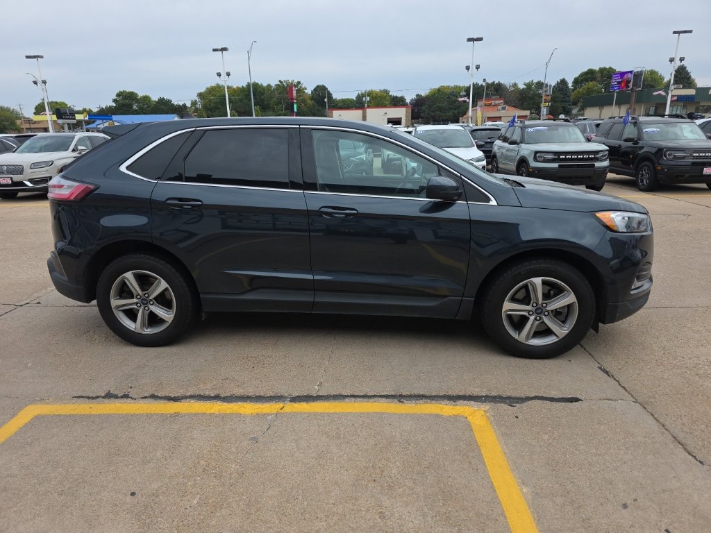 2022 Ford Edge SEL photo 4