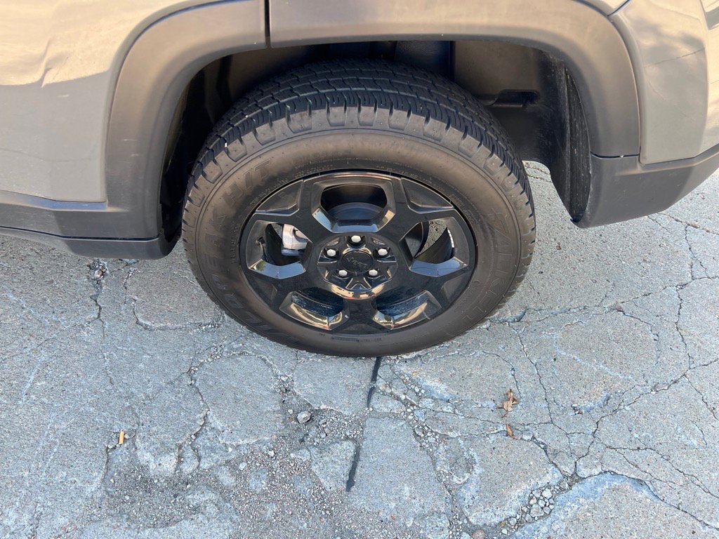 2023 Jeep Compass Trailhawk photo 2