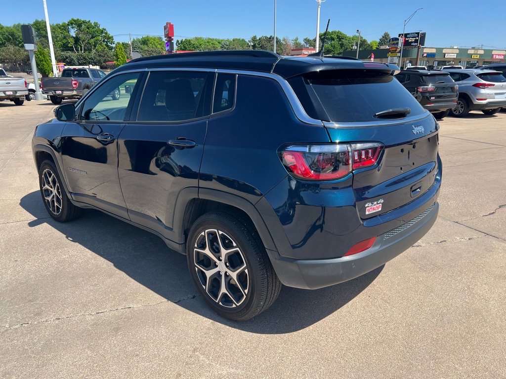 2024 Jeep Compass Limited photo 4