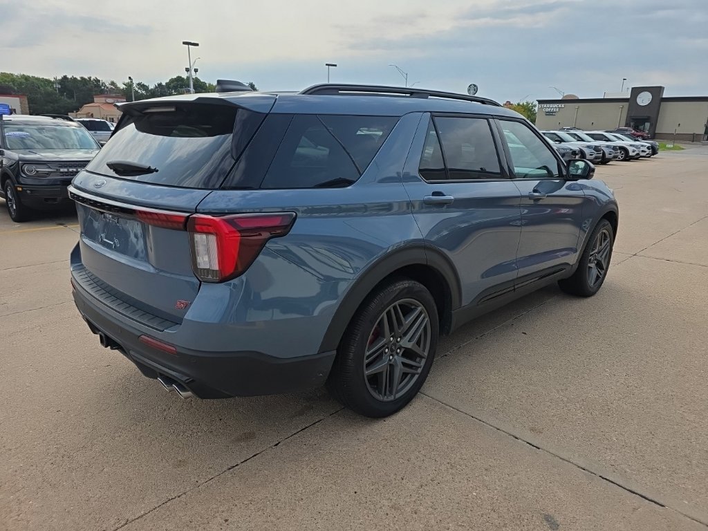 2025 Ford Explorer ST photo 2