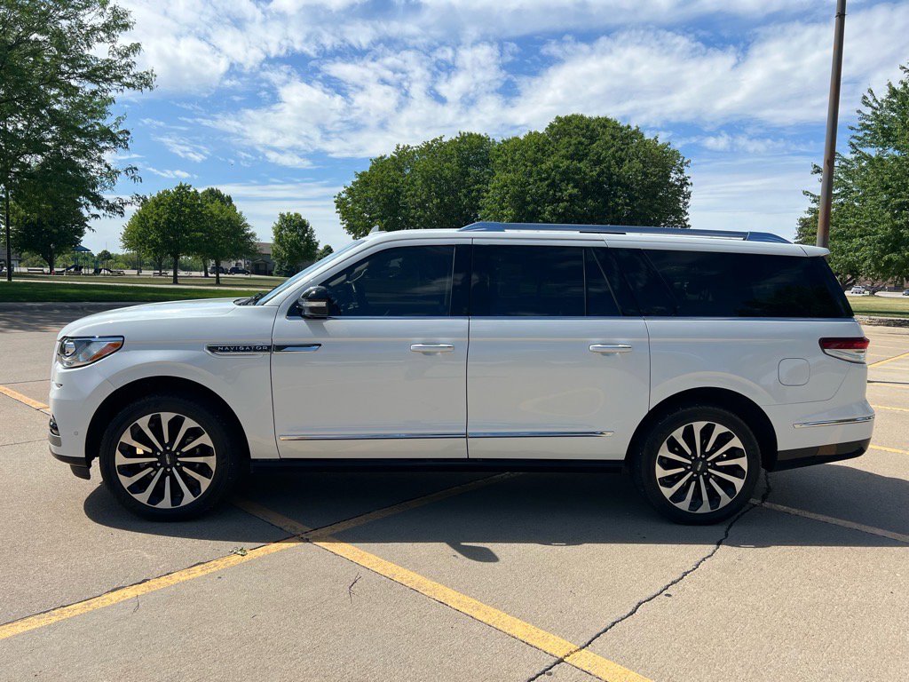 Used 2022 Lincoln Navigator Reserve L with VIN 5LMJJ3LT2NEL17841 for sale in Kearney, NE
