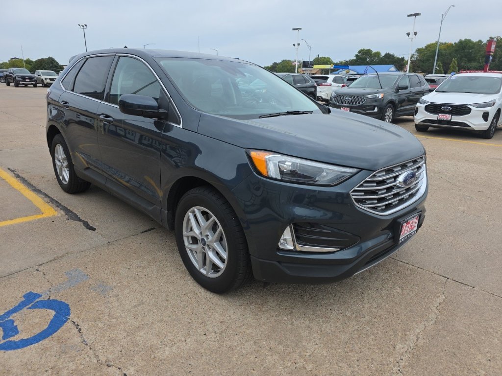 2022 Ford Edge SEL photo 3