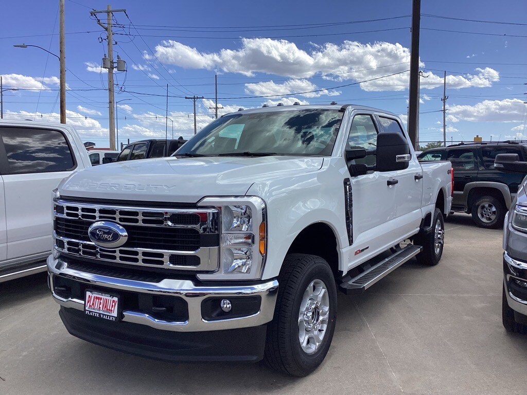 2025 Ford F-350 XLT photo 2