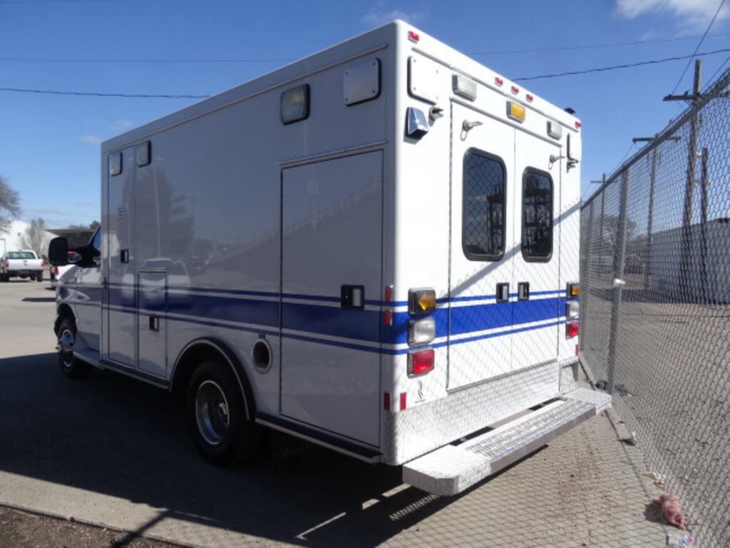 Used 2006 Ford E-350 Cutaway Base Truck