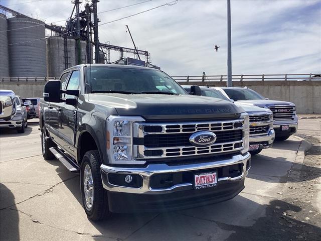2025 Ford F-250 XLT photo 2
