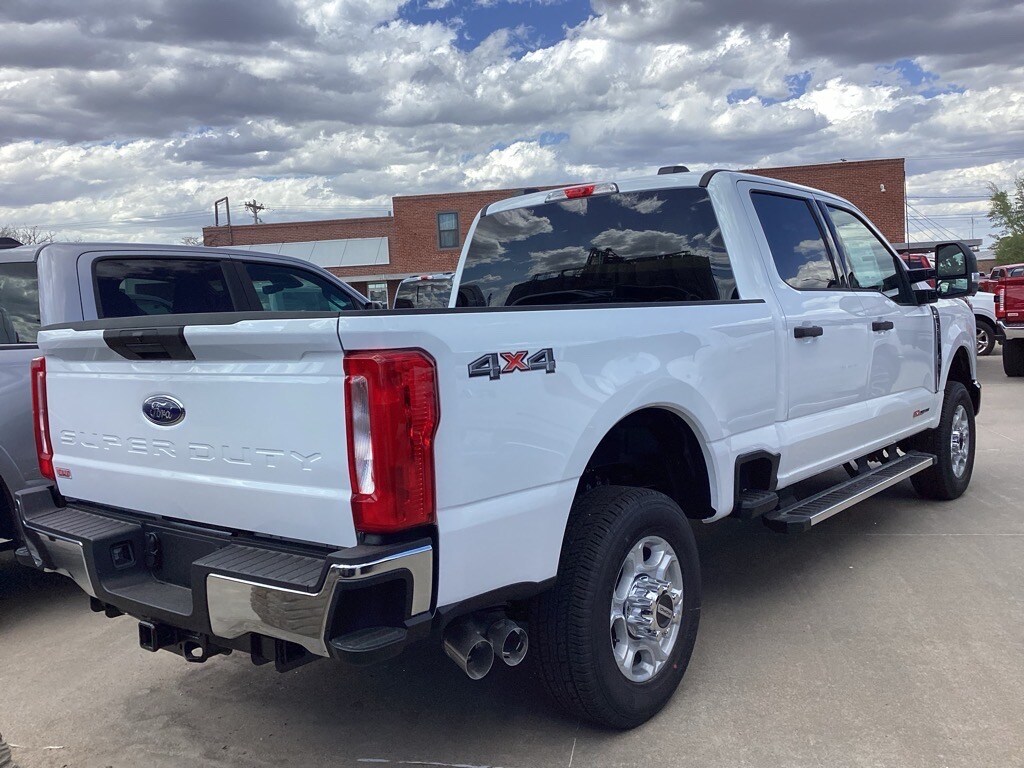 2025 Ford F-350 XLT photo 4
