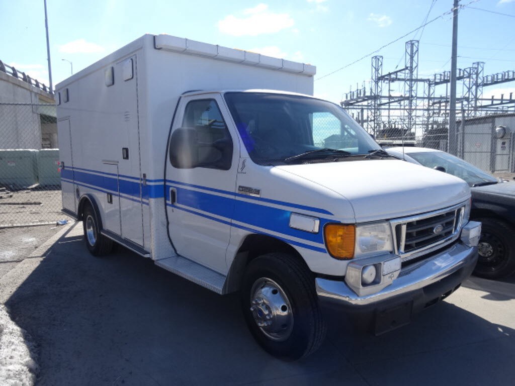 Used 2006 Ford E-350 Cutaway Base Truck