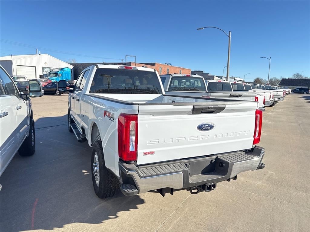 New 2026 Ford F-350 3J Truck Crew Cab