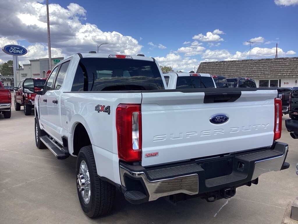 2025 Ford F-350 XLT photo 3