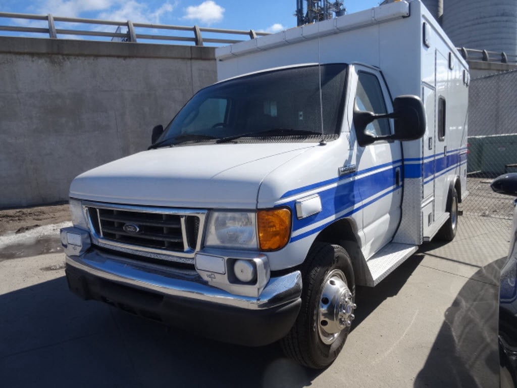 Used 2006 Ford E-350 Cutaway Base Truck