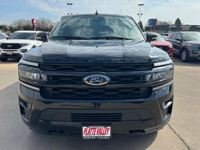 2023 Ford Expedition MAX Limited photo 2