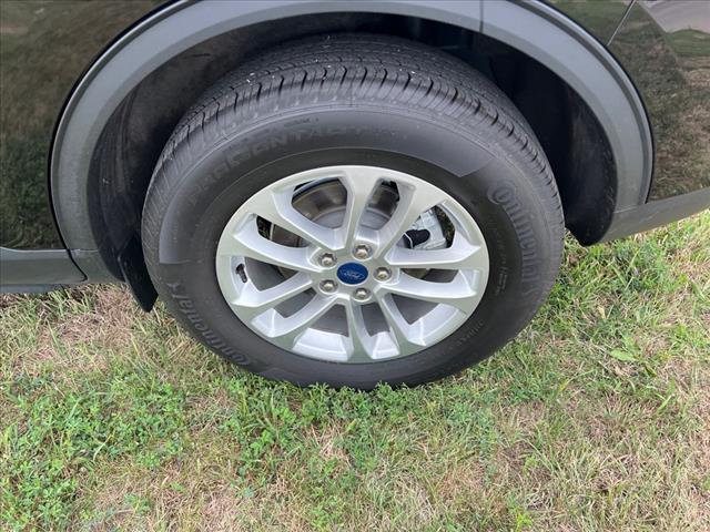 2022 Ford Escape SE photo 2
