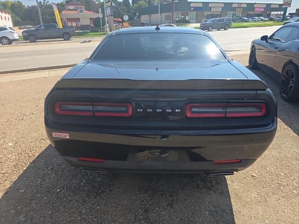 2016 Dodge Challenger SXT Plus photo 3