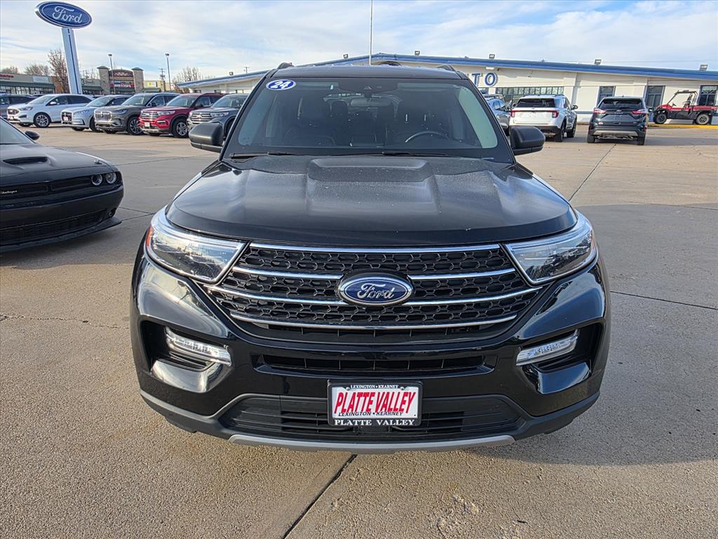 2024 Ford Explorer XLT photo 2
