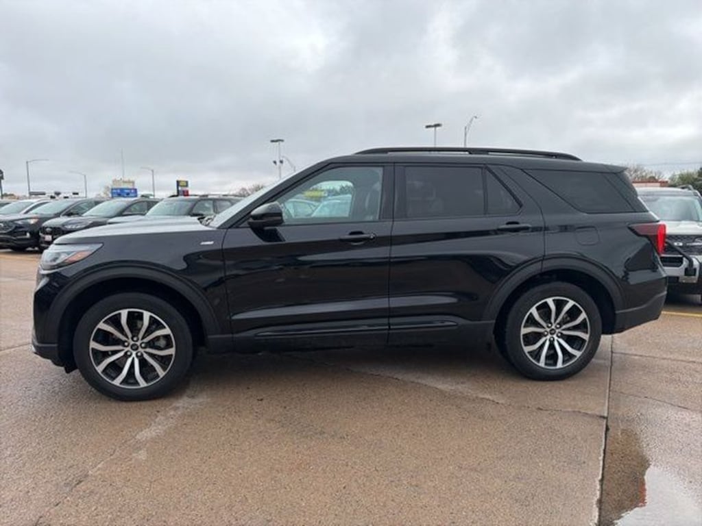 Used 2025 Ford Explorer ST-Line SUV