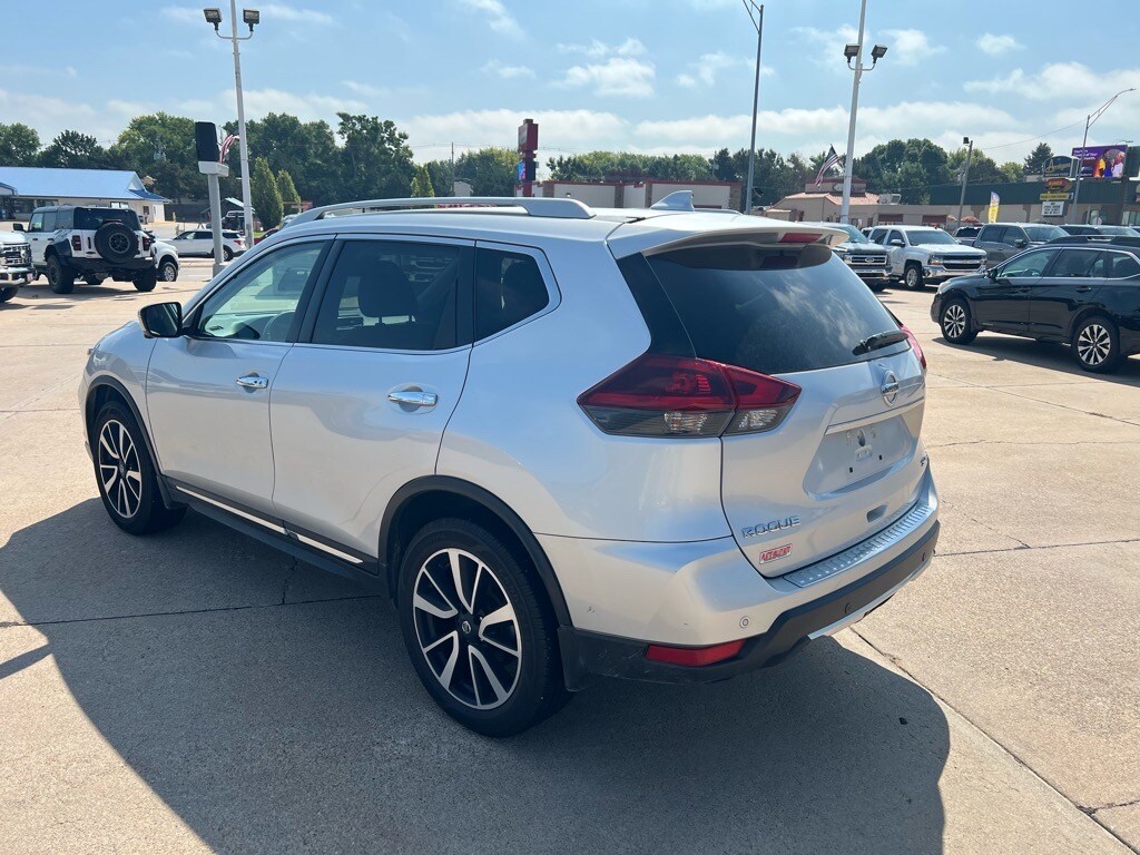 2019 Nissan Rogue photo 2