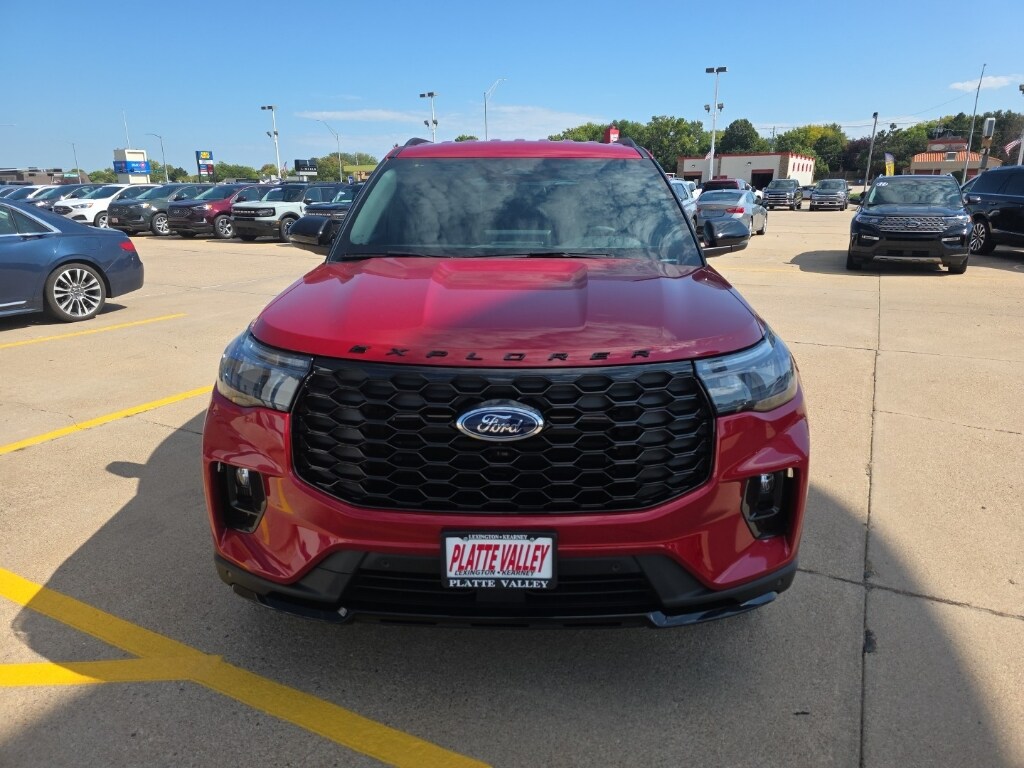 2025 Ford Explorer ST-Line photo 2