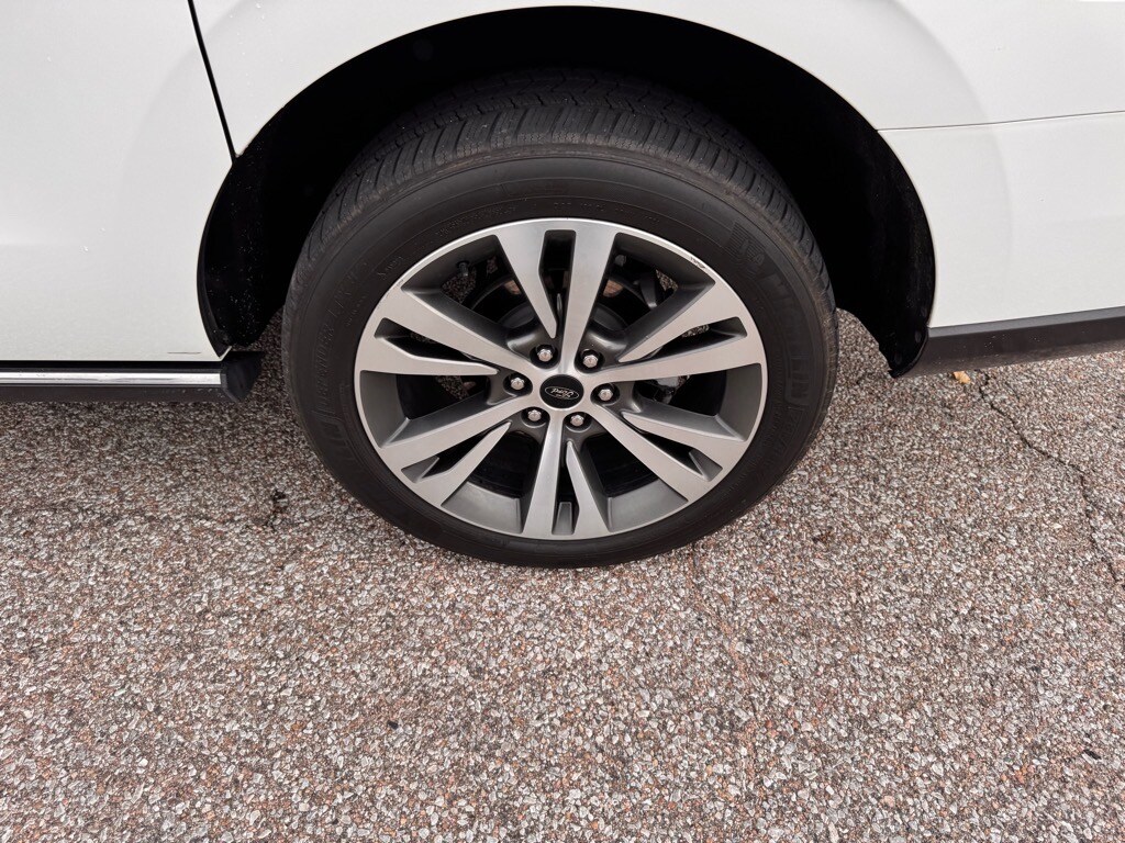 2023 Ford Expedition MAX Limited photo 2