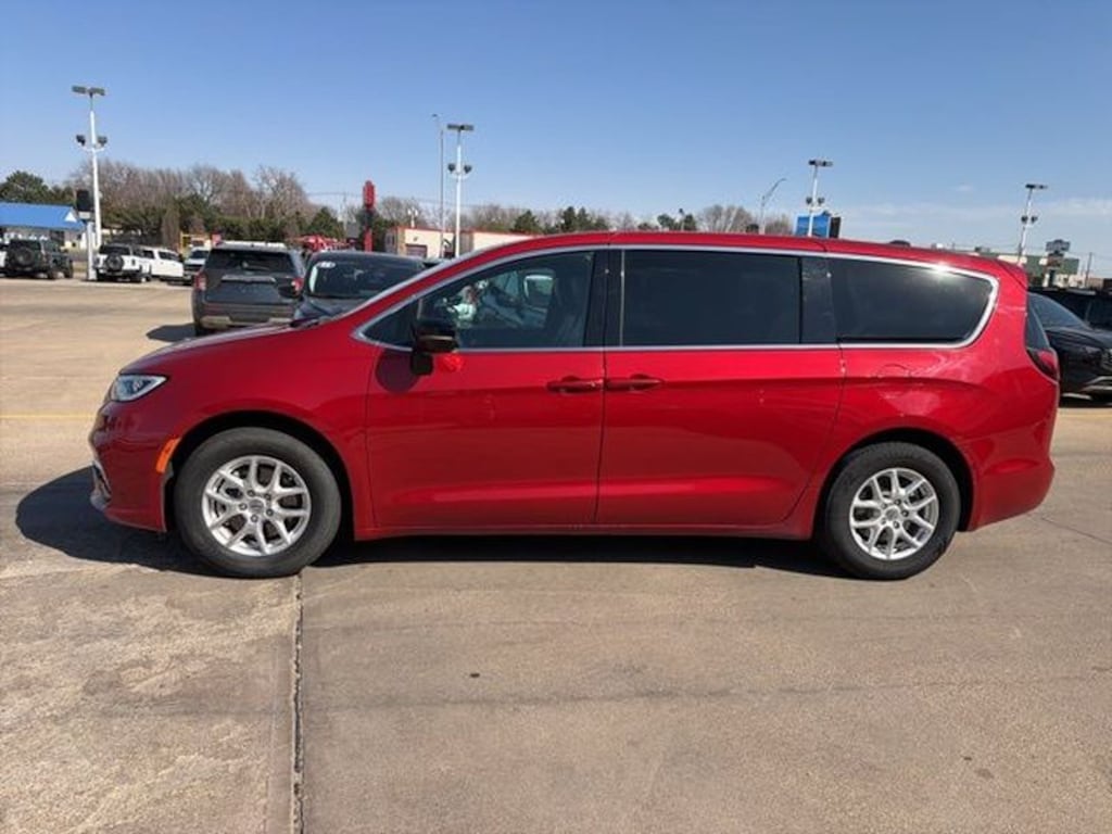 Used 2025 Chrysler Pacifica Select Van Passenger Van