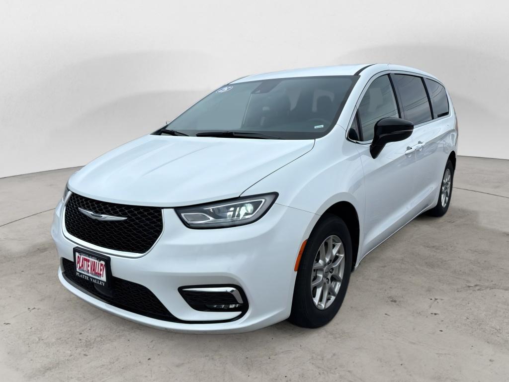 2025 Chrysler Pacifica Van Passenger Van 