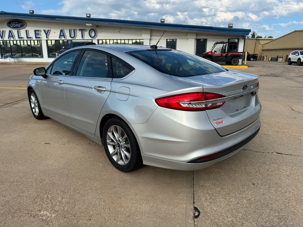 Used 2017 Ford Fusion SE Sedan