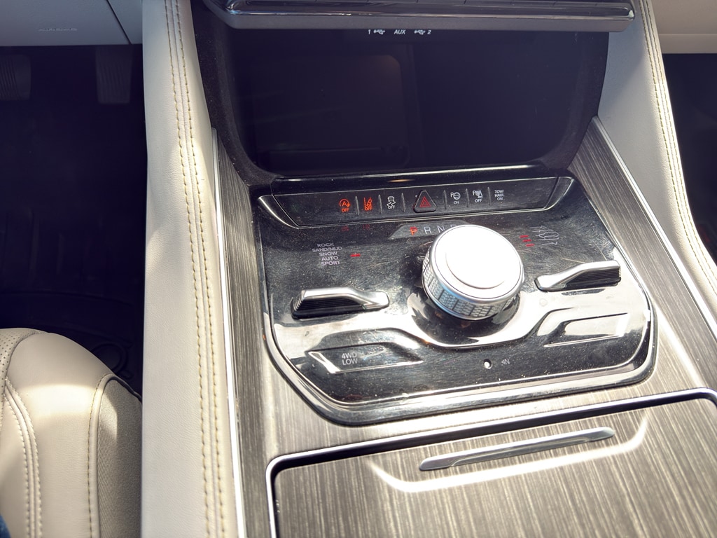 2023 Jeep Wagoneer L Series III - Photo 11