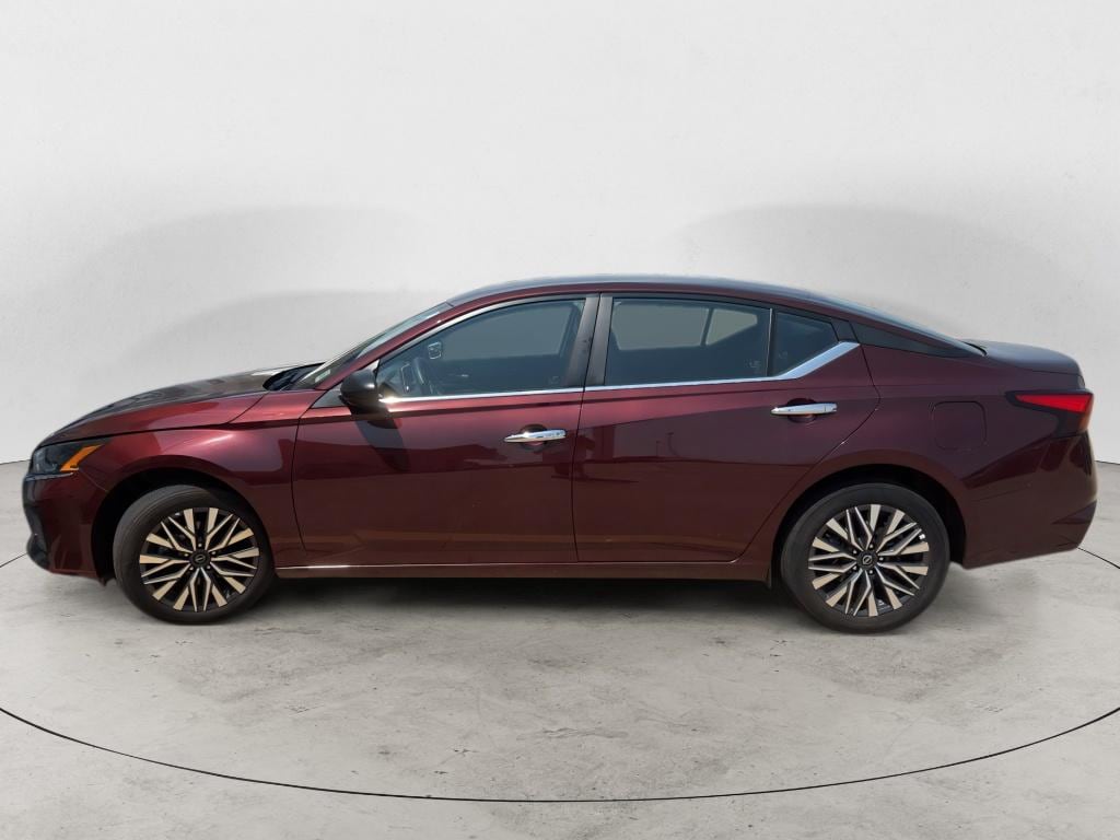 Used 2025 Nissan Altima SV Sedan